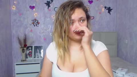 Snapshot of sallyverda chatting on February 22, 2025, 2:06 am Sally online show from February 22, 2025, 2:06 am