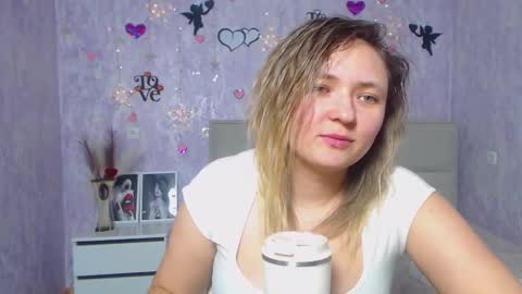Snapshot of sallyverda chatting on February 22, 2025, 5:12 am Sally online show from February 22, 2025, 5:12 am