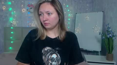 Snapshot of sallyverda chatting on September 10, 2025, 5:24 pm Sally online show from September 10, 2025, 5:24 pm