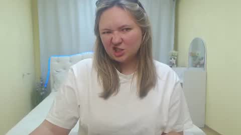 Snapshot of sallyverda chatting on July 13, 2026, 5:27 pm Sally online show from July 13, 2026, 5:27 pm