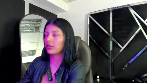 salmaportman_ online show from October 19, 2025, 4:02 am