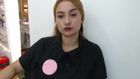 Snapshot of salome__lopez_ chatting on November 6, 2025, 2:29 pm SALOME online show from November 6, 2025, 2:29 pm