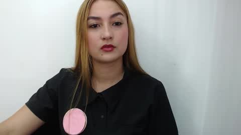 Snapshot of salome__lopez_ chatting on November 7, 2025, 2:39 pm SALOME online show from November 7, 2025, 2:39 pm