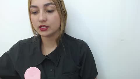 Snapshot of salome__lopez_ chatting on November 11, 2025, 7:14 pm SALOME online show from November 11, 2025, 7:14 pm