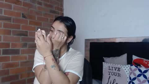   online show from November 25, 2025, 2:06 pm