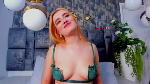 Salome Larzon online show from April 11, 2026, 4:28 am