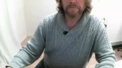 Snapshot of saltimbanquier chatting on December 17, 2024, 7:26 pm Saltimbanquier Salt ou Banquier online show from December 17, 2024, 7:26 pm