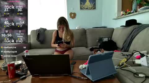 Salty Captain 69  Hat Girl 69 online show from October 22, 2025, 2:06 pm