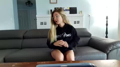 Salty Captain 69  Hat Girl 69 online show from October 27, 2025, 2:54 pm