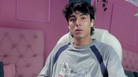 salvatore  online show from December 5, 2024, 9:39 pm