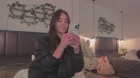 Stefana    or    Samchispas online show from December 12, 2024, 1:43 am