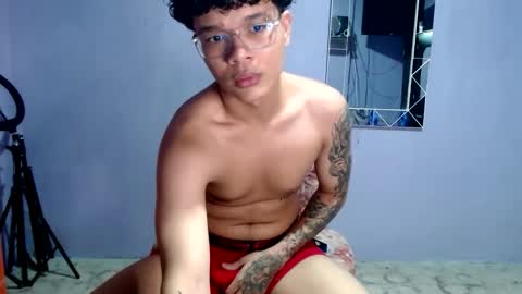 sam_latino22 online show from November 22, 2025, 4:22 am