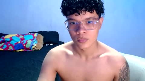 sam_latino22 online show from December 3, 2025, 8:40 pm