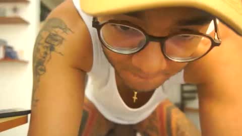 Snapshot of sam_thompson_z chatting on June 5, 2026, 9:42 pm SAMUEL THOMPSON online show from June 5, 2026, 9:42 pm