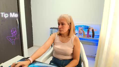 Snapshot of samanta_stone69 chatting on September 23, 2025, 8:34 pm Samanta Stone online show from September 23, 2025, 8:34 pm
