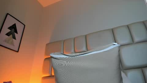 SAMANTA  online show from April 12, 2026, 3:33 am