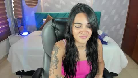 natalia online show from October 22, 2025, 1:33 pm