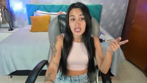 natalia online show from November 11, 2025, 1:55 pm