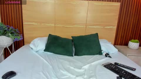 S A M A N T H A online show from December 14, 2025, 7:58 am