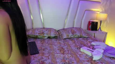 Samantha online show from April 11, 2026, 12:09 pm