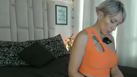 Snapshot of samanthaxmami chatting on February 8, 2025, 10:08 pm Samixmami online show from February 8, 2025, 10:08 pm