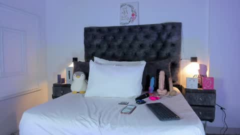 Snapshot of samara_warren77 chatting on April 27, 2026, 8:29 pm Samara Warren online show from April 27, 2026, 8:29 pm