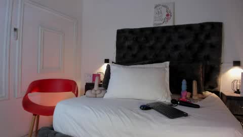 Snapshot of samara_warren77 chatting on May 14, 2026, 8:48 pm Samara Warren online show from May 14, 2026, 8:48 pm
