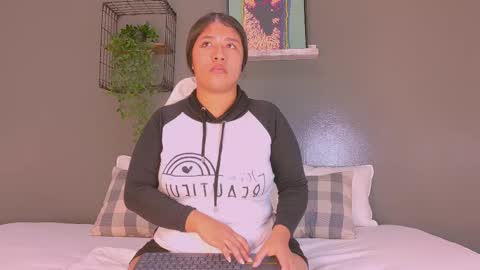 Snapshot of samaragarcia__ chatting on October 15, 2025, 12:27 pm S A M A R A online show from October 15, 2025, 12:27 pm