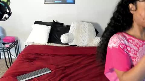 Yaya online show from February 24, 2025, 7:52 pm