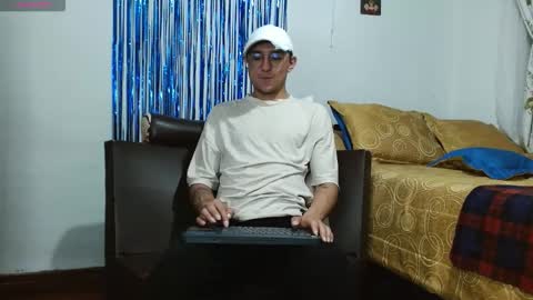 Snapshot of samfox_ chatting on October 2, 2025, 2:07 am SAM online show from October 2, 2025, 2:07 am