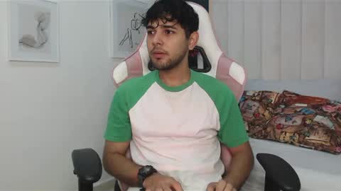 Snapshot of samir_bear chatting on January 4, 2025, 12:38 pm Samir online show from January 4, 2025, 12:38 pm