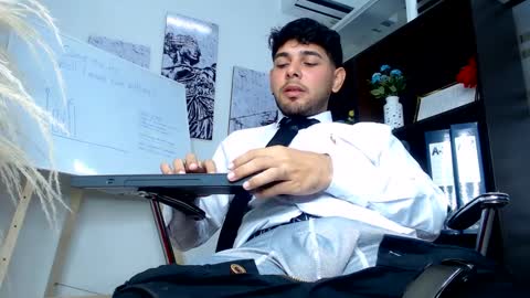Snapshot of samir_bear chatting on January 15, 2025, 3:50 pm Samir online show from January 15, 2025, 3:50 pm
