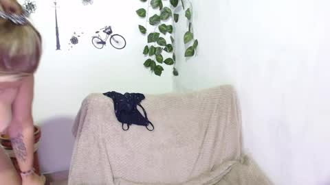 Snapshot of samira_lennox chatting on December 24, 2024, 11:28 am SAMIRA online show from December 24, 2024, 11:28 am
