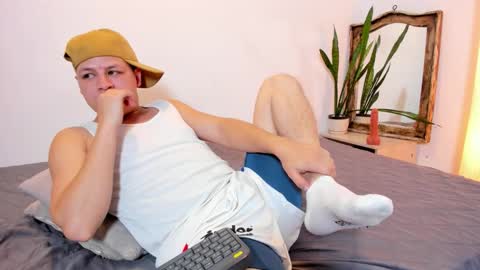 Snapshot of samjoness_ chatting on March 9, 2026, 8:24 pm Sam online show from March 9, 2026, 8:24 pm