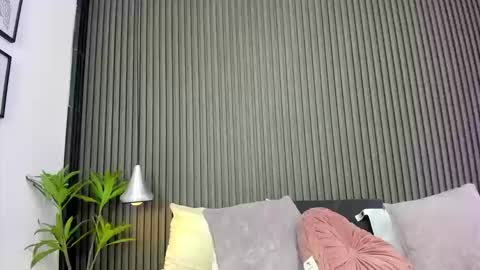 Axel online show from September 15, 2025, 8:42 pm