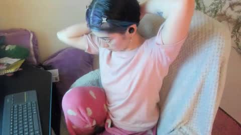 Snapshot of sammysammy_ chatting on November 4, 2025, 6:23 am online show from November 4, 2025, 6:23 am