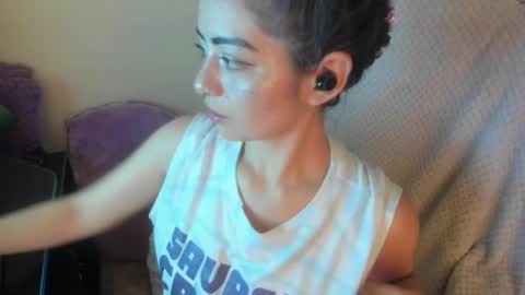 Snapshot of sammysammy_ chatting on November 19, 2025, 7:08 am online show from November 19, 2025, 7:08 am