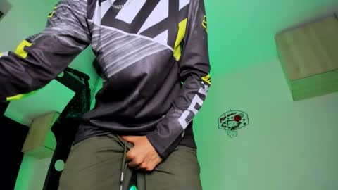 Snapshot of samuel_suarez chatting on January 15, 2026, 11:19 pm online show from January 15, 2026, 11:19 pm