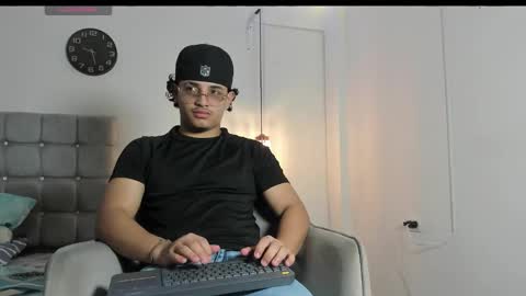 samxx_muscle online show from November 12, 2025, 1:44 pm