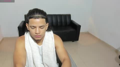 samxx_muscle online show from June 3, 2026, 1:36 pm