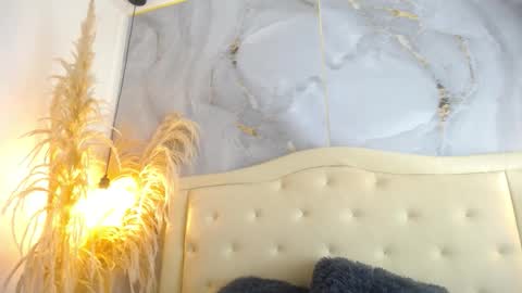 S A M A N T H A  online show from December 4, 2025, 3:43 pm