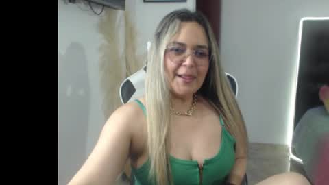 Snapshot of samy_vsn chatting on November 12, 2025, 9:25 pm samy_vsn online show from November 12, 2025, 9:25 pm