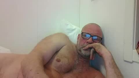 sandnesrune523 online show from February 13, 2026, 5:47 am