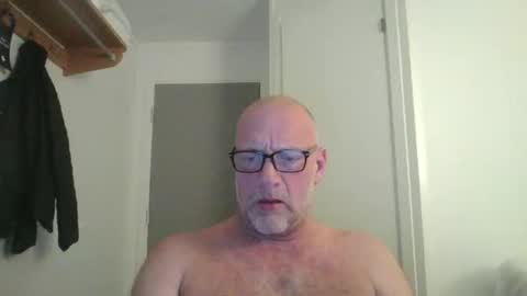 sandnesrune523 online show from March 16, 2026, 6:56 pm