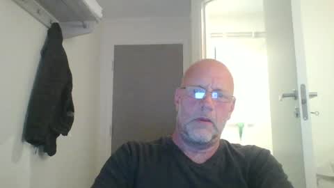 sandnesrune523 online show from June 14, 2026, 10:50 am