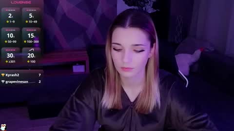 sandy_belle88 online show from November 9, 2025, 4:49 pm