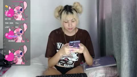 sandy_straw online show from October 26, 2025, 7:53 pm