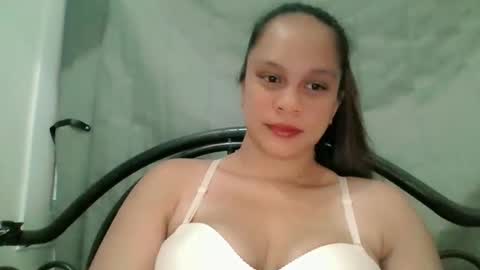 Snapshot of sangrealena4u chatting on November 5, 2025, 5:35 pm sangrealena4u online show from November 5, 2025, 5:35 pm