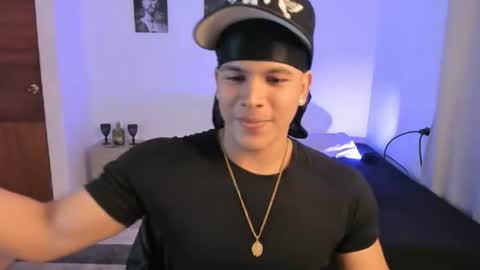 Snapshot of sant_wahlberg chatting on June 22, 2026, 11:13 pm Sant online show from June 22, 2026, 11:13 pm
