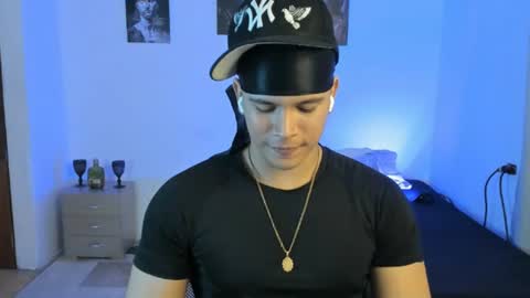 Snapshot of sant_wahlberg chatting on June 30, 2026, 12:00 am Sant online show from June 30, 2026, 12:00 am